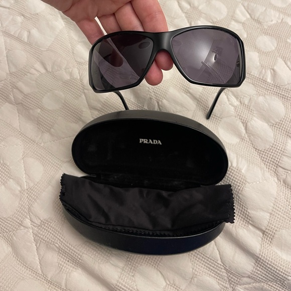 Prada black square logo unisex sunglasses - Picture 4 of 8